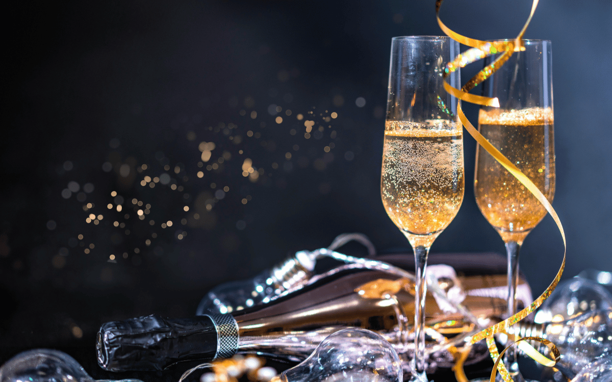 Detalle de copas en banquete en masía en Polinyà